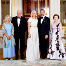  25 August: King Harald and Queen Sonja host a dinner at the Royal Palace on the occasion of Their Royal Highnesses the Crown Prince and Crown Princess' 10th anniversary (Photo: Gorm Kallestad / Scanpix)